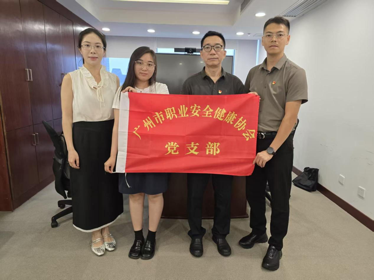 1779679354122253.png 积极分子照片1.png